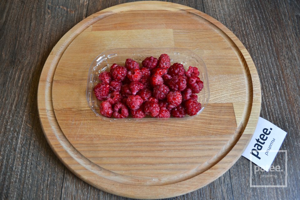 Десерт с йогуртом, гранолой и фруктами - Шаг 8