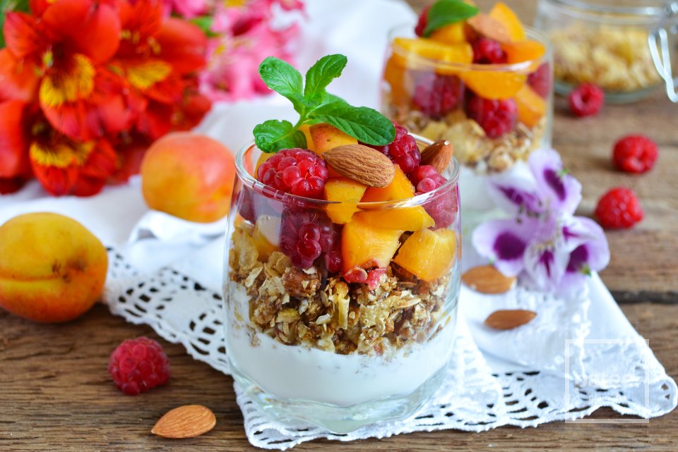 Десерт с йогуртом, гранолой и фруктами - Шаг 14