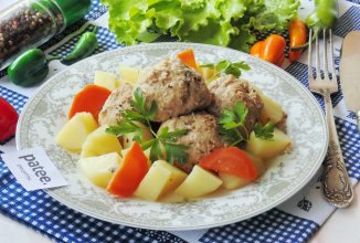 Тефтели из толстолобика с картофелем