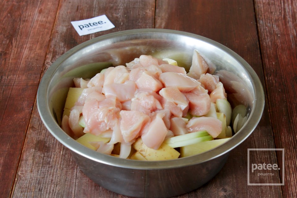 Картофель с куриным филе в сметане - Шаг 4