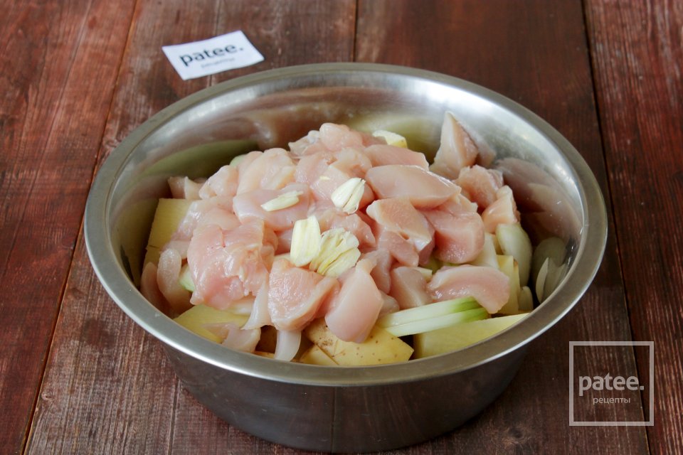 Картофель с куриным филе в сметане - Шаг 5