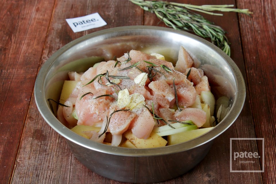 Картофель с куриным филе в сметане - Шаг 8