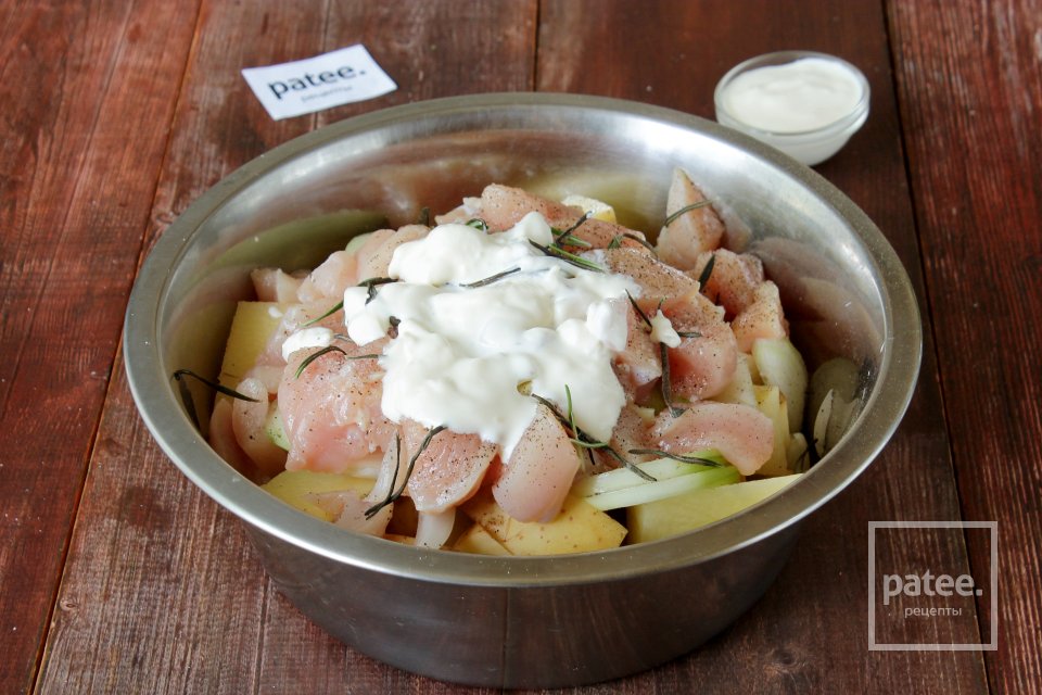 Картофель с куриным филе в сметане - Шаг 9