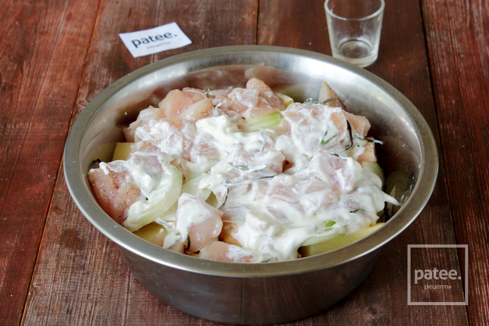 Картофель с куриным филе в сметане - Шаг 10