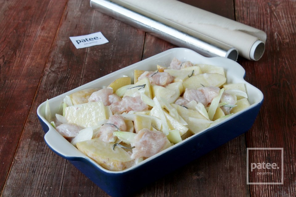 Картофель с куриным филе в сметане - Шаг 11