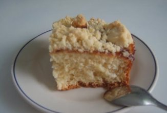 Простой пирог с кокосовым штрейзелем.