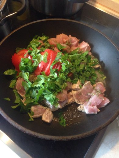 Филе индейки с помидором и луком - Шаг 2