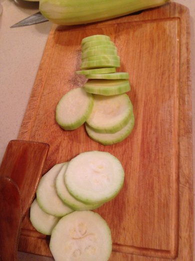 Кабачки в сметанном соусе - Шаг 1