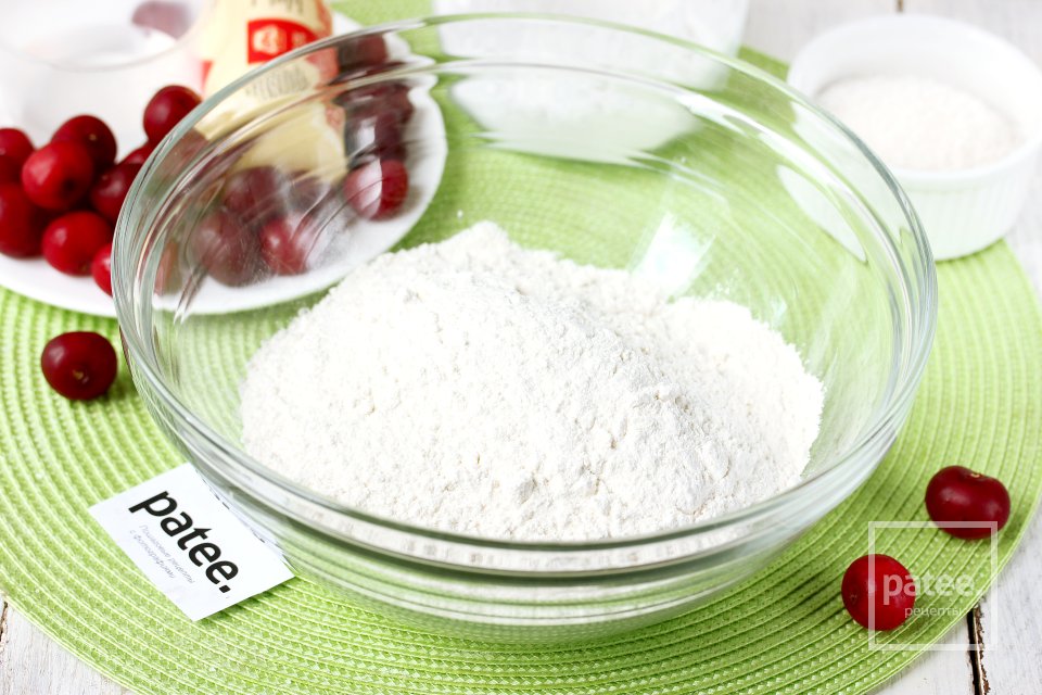 Песочный пирог с вишней - Шаг 2