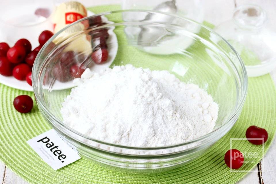 Песочный пирог с вишней - Шаг 3