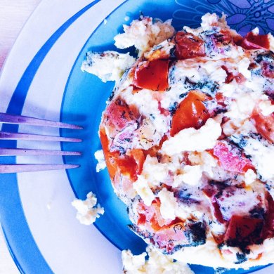 ПП омлет в микроволновке с сыром и помидоркой. За 5 минут - Шаг 1