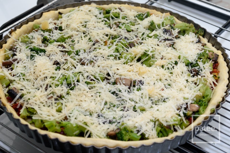 Киш с вялеными помидорами, брокколи и грибами. - Шаг 9