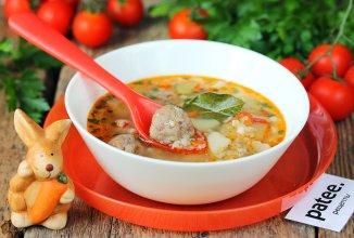 Суп с зелёной гречкой, помидорами и фрикадельками из крольчатины