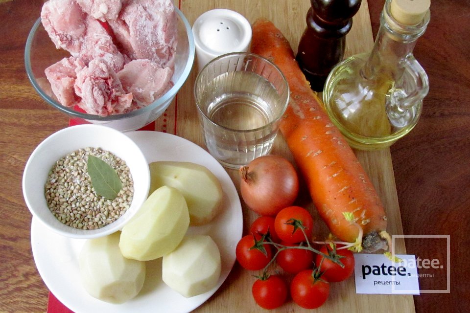 Суп с зелёной гречкой, помидорами и фрикадельками из крольчатины - Шаг 1