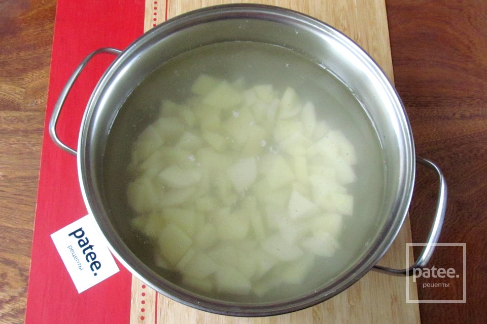 Суп с зелёной гречкой, помидорами и фрикадельками из крольчатины - Шаг 3