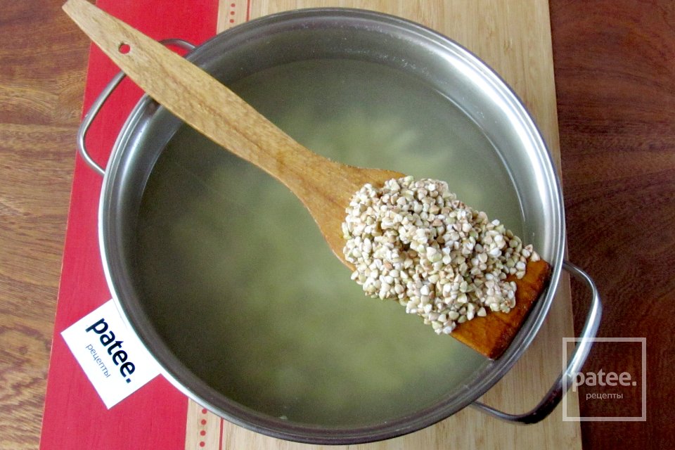 Суп с зелёной гречкой, помидорами и фрикадельками из крольчатины - Шаг 14