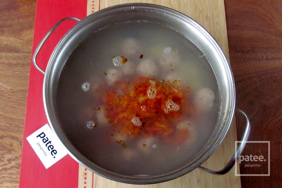 Суп с зелёной гречкой, помидорами и фрикадельками из крольчатины - Шаг 16