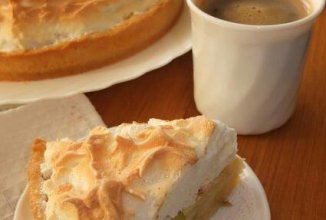 Яблочный пирог с ванильной меренгой