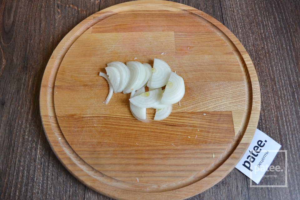 Салат с капустой, помидорами и сметаной - Шаг 3