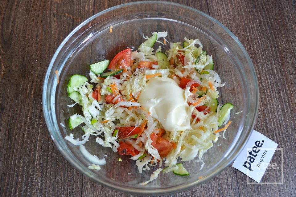 Салат с капустой, помидорами и сметаной - Шаг 8