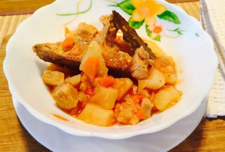Жаркое из свинины с картошкой и томатным соком