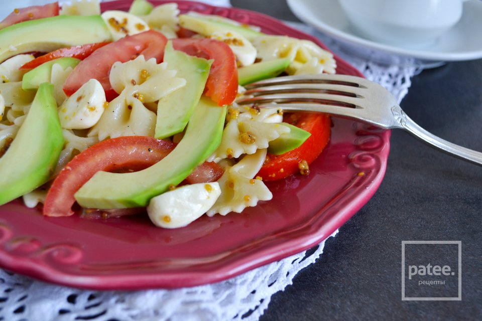 Теплый салат с фарфалле, помидорами и моцареллой - Шаг 14