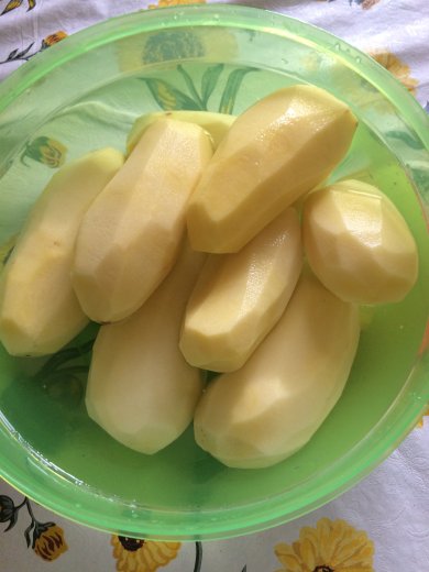 Ароматный картофель, запечённый в духовке - Шаг 1