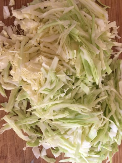 Заливной пирог с капустой и яйцом на кефире - Шаг 2