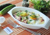Картофель с салями и яйцами