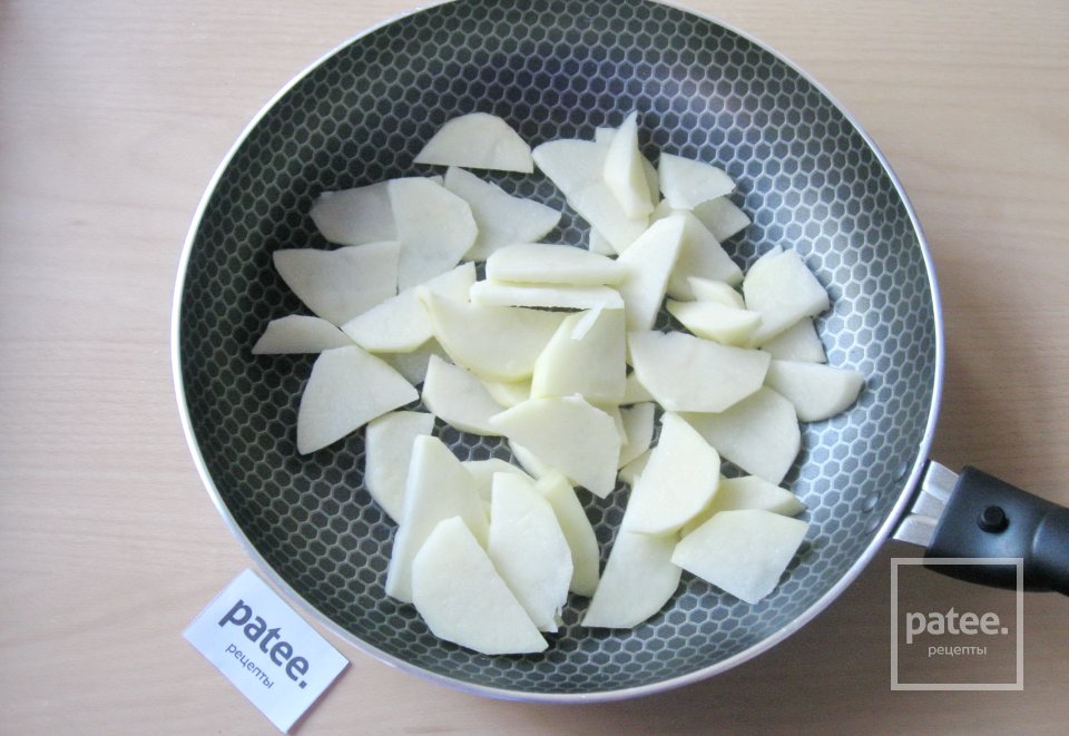 Картофель с салями и яйцами - Шаг 2