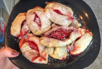 Булочки с клубникой