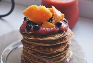 ОВСЯНО-КУКУРУЗНЫЕ ПАНКЕЙКИ на кефире с клубнично - йогуртувой пропиткой 🍓