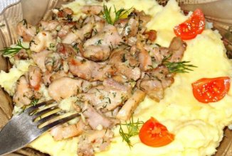 Куриное филе с чесноком и сыром.