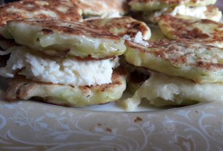 Кабачковы оладушки с сырной начинкой