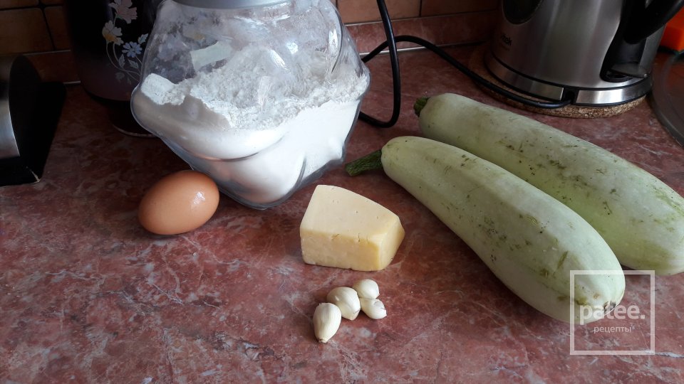 Кабачковы оладушки с сырной начинкой - Шаг 1