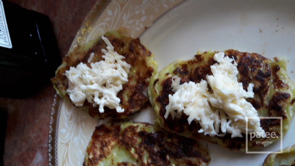 Кабачковы оладушки с сырной начинкой - Шаг 5