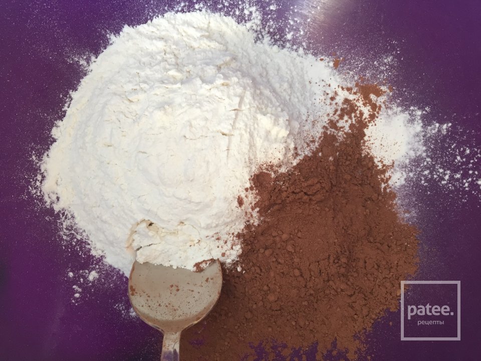 Шоколадные кексы с творожной начинкой - Шаг 1