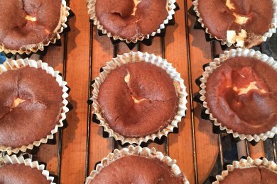 Шоколадные кексы с творожной начинкой - приготовление