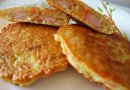 Оладьи из кабачков с сосисками.