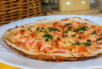 Творожно-сырная запеканка с шампиньонами и помидорами