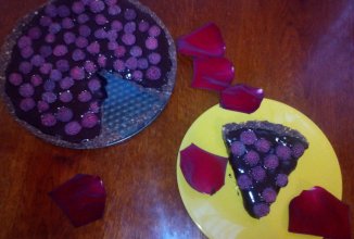 шоколадный пирог с малиной