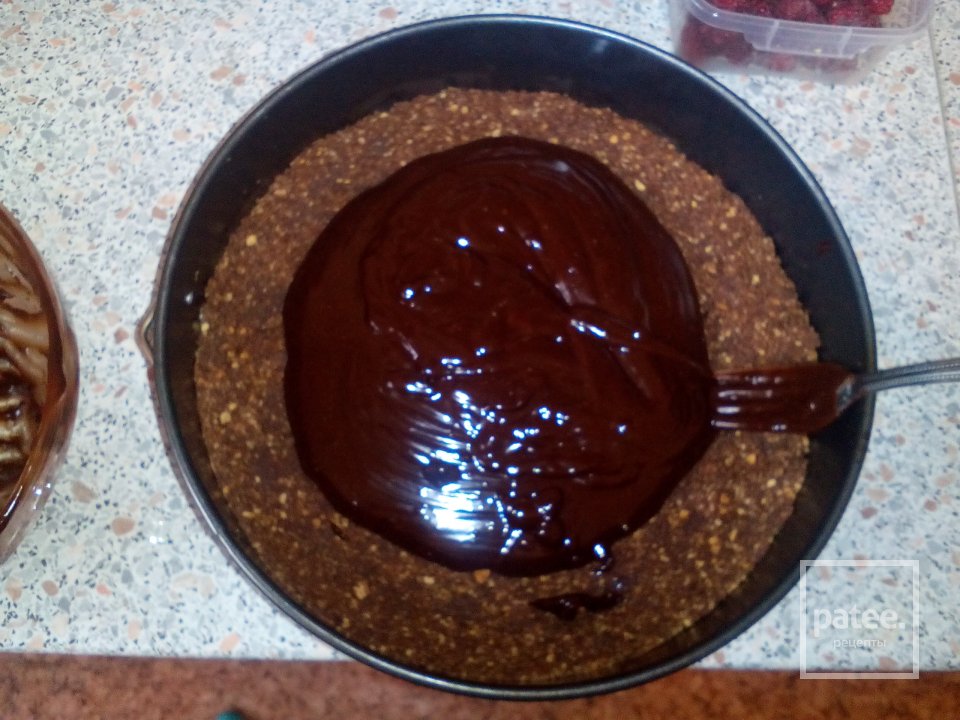 шоколадный пирог с малиной - Шаг 8