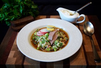 БОГАТАЯ ОКРОШКА ИЗ ЗЕЛЁНЫХ РАЗНОСТЕЙ С ТЕЛЯЧЬИМИ ЯЗЫКАМИ