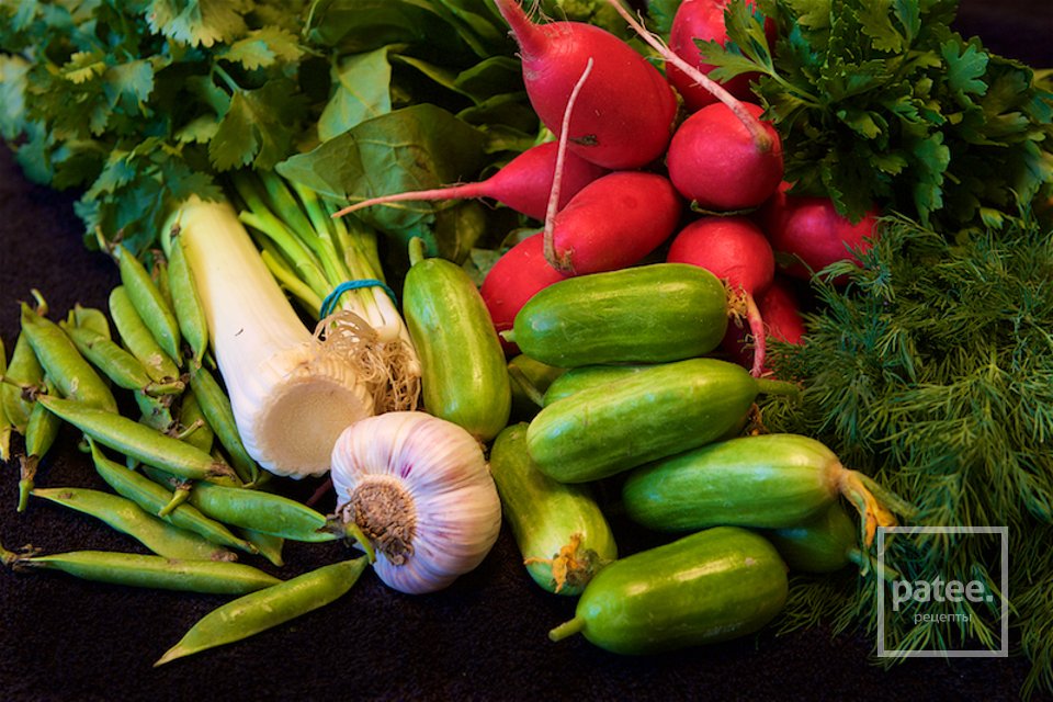 БОГАТАЯ ОКРОШКА ИЗ ЗЕЛЁНЫХ РАЗНОСТЕЙ С ТЕЛЯЧЬИМИ ЯЗЫКАМИ - Шаг 2