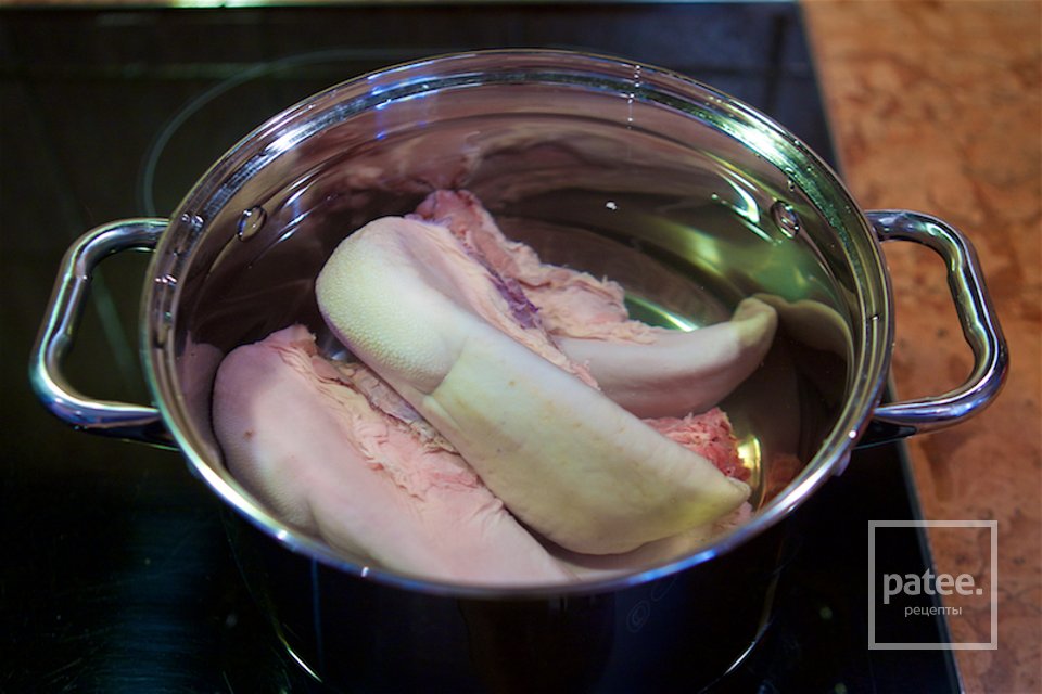 БОГАТАЯ ОКРОШКА ИЗ ЗЕЛЁНЫХ РАЗНОСТЕЙ С ТЕЛЯЧЬИМИ ЯЗЫКАМИ - Шаг 4