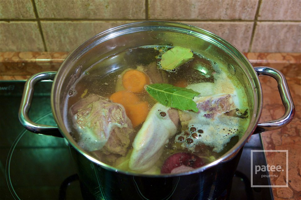 БОГАТАЯ ОКРОШКА ИЗ ЗЕЛЁНЫХ РАЗНОСТЕЙ С ТЕЛЯЧЬИМИ ЯЗЫКАМИ - Шаг 5