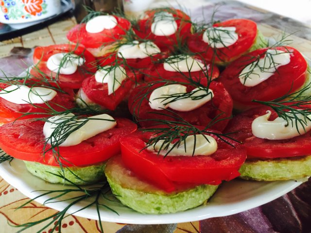 Закуска из кабачков с помидорами