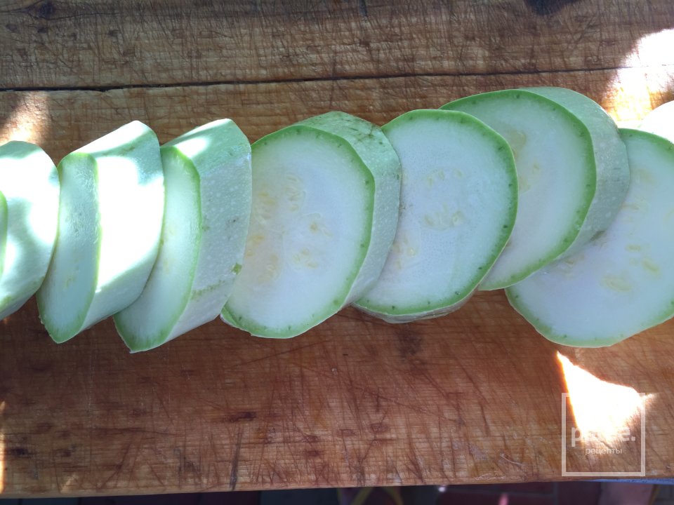 Закуска из кабачков с помидорами - Шаг 1