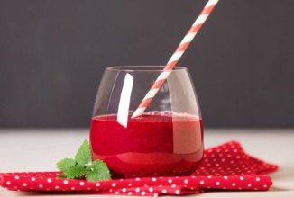 Ярко-красный смузи