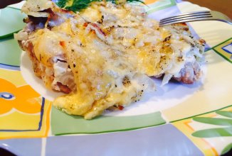 Мясо в духовке с картофелем и сыром